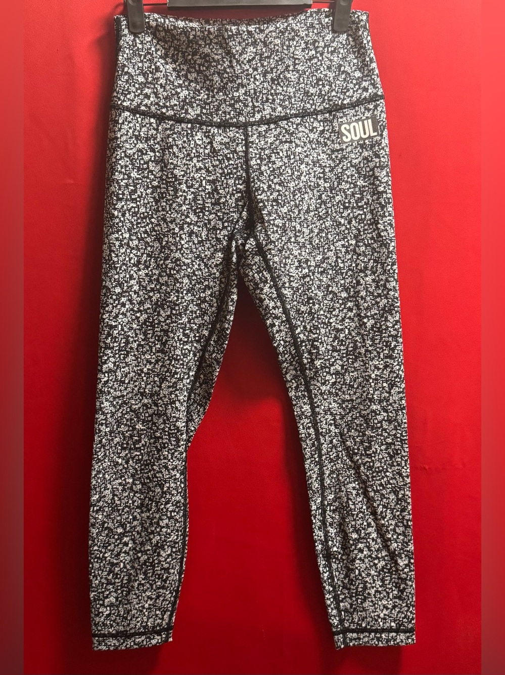 🍋#635- Lululemon “Soul Vibes” leggings (size dot peeled off) Size 6